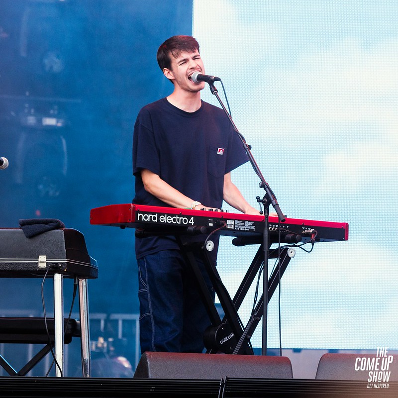 Review – Rex Orange County Colored Red Rocks with Playful